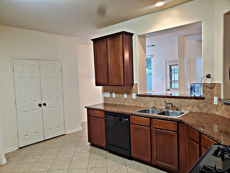 15106 Petties Way — Photo 7