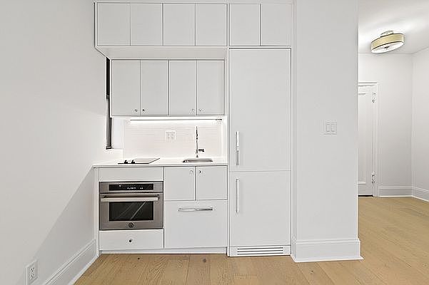 1st image of 225 W 23rd St APT 7R