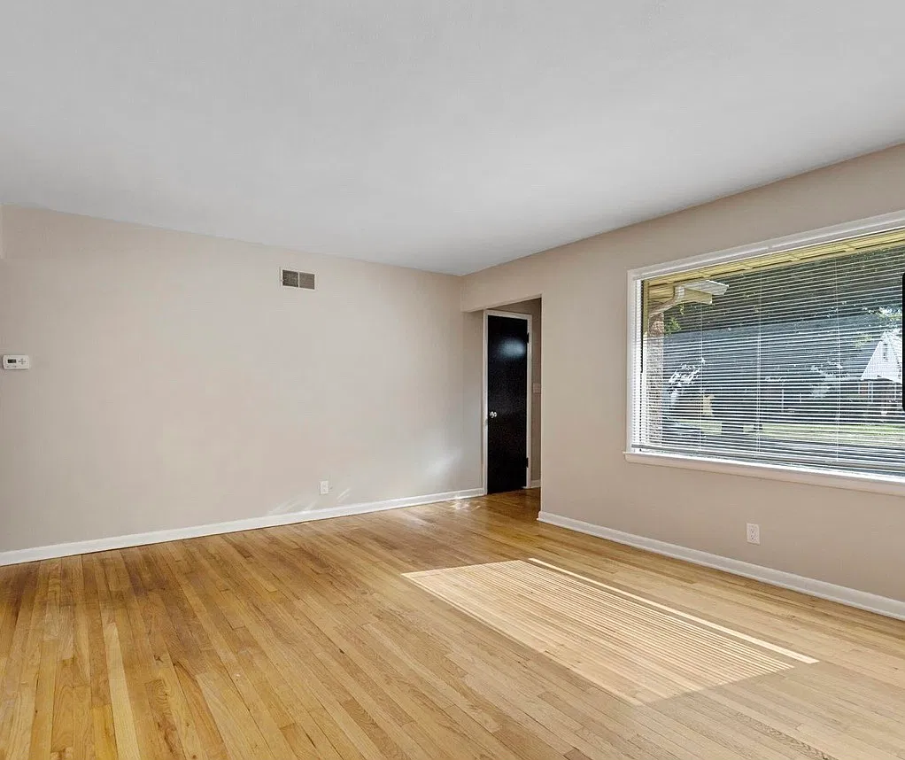 3 bed, 1437 sqft, $2,500 — Photo 2