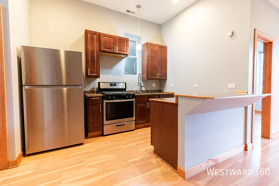 Available Now - 3bd/2bth With In-Unit Wd — Photo 3