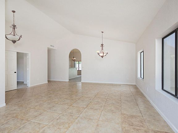 3rd image of 105 W Calle De Caballos