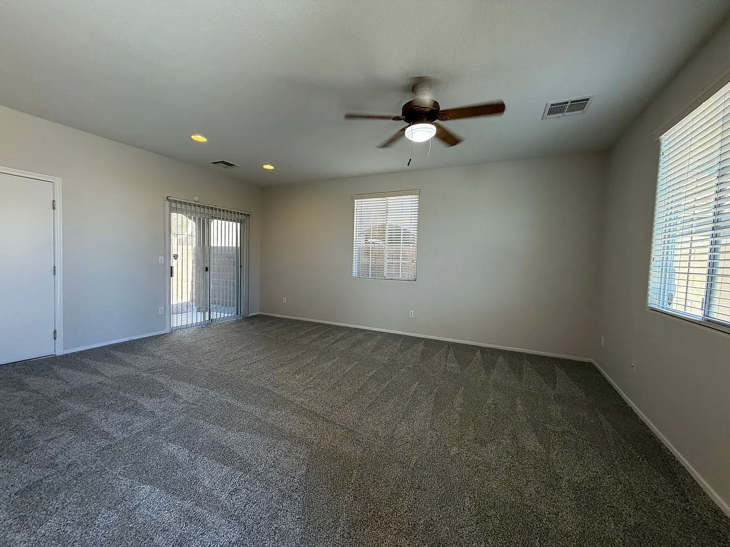 Loan Mountain 2 story — Photo 4