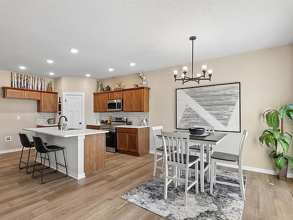 4th image of 558 SE Hollow Ct
