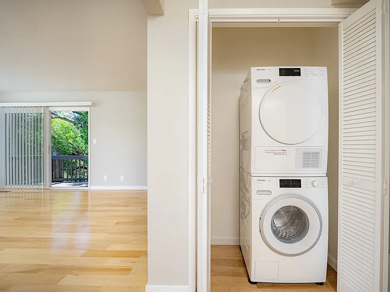 Harborview #15 laundry (1)