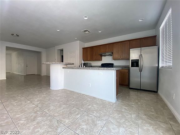 3rd image of 10447 Romoco Ct