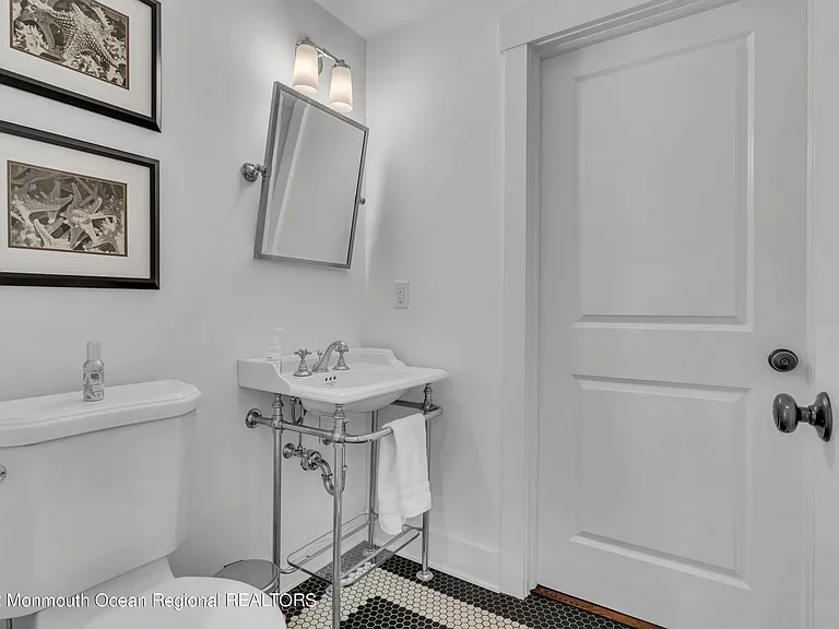 35 Bristol Pl — Photo 12