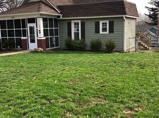 910 N 8th St, Leavenworth, KS 66048