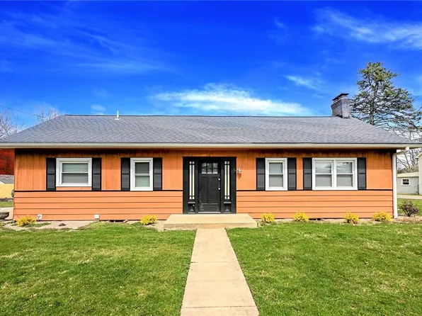 203 Lake Ave NW, Hartville, OH 44632