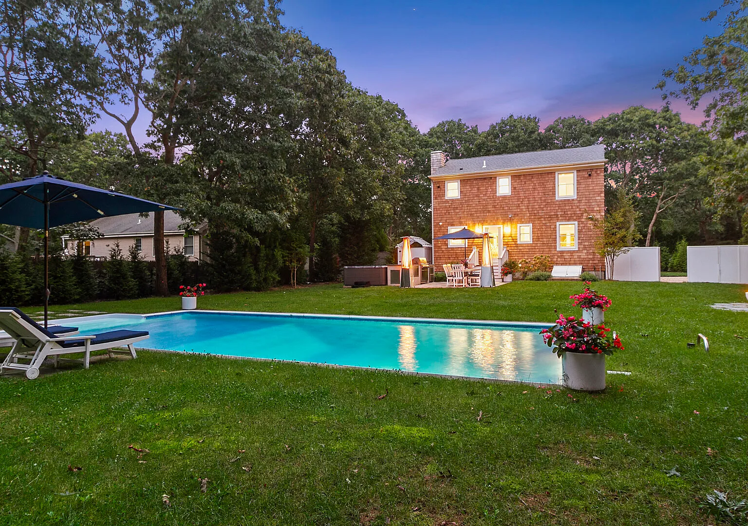 Charming East Hampton Home, Elegantly Furnished with Pool and Spa — Photo 4