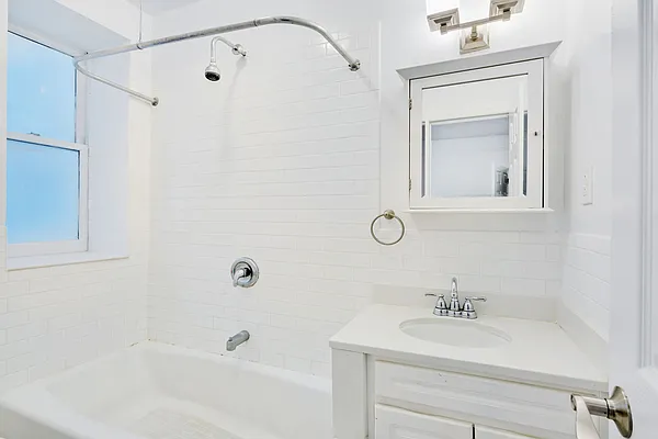 Rented by Cooper & Cooper Real Estate | media 18