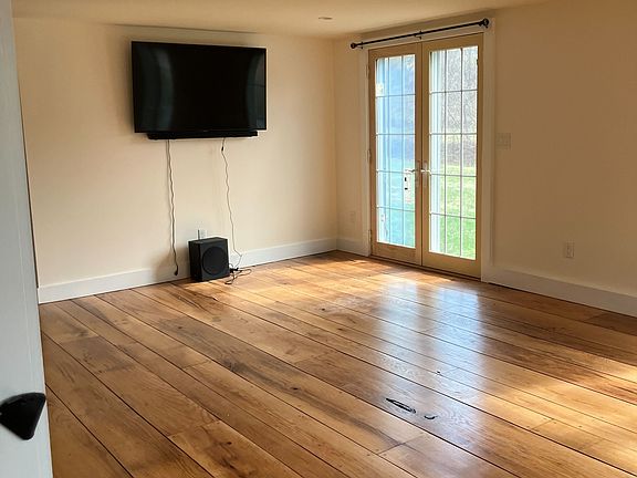 2nd image of 33 Camps Rd