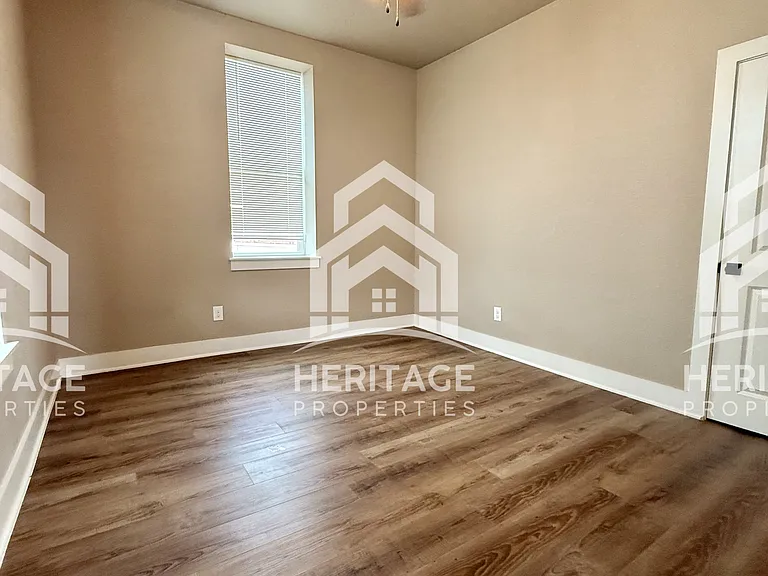 1008 Halsell St #200 — Photo 9