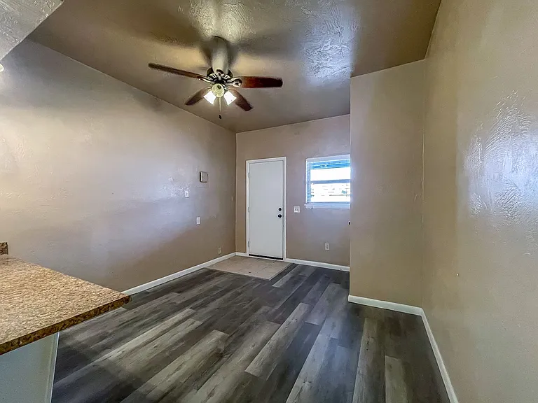 119 W Davis Ave — Photo 4