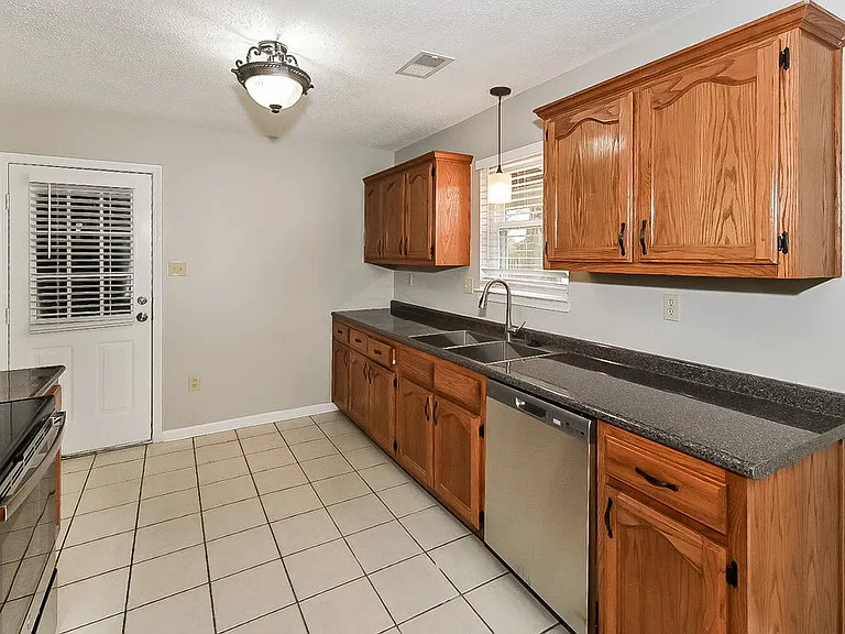 2780 White Oak Dr — Photo 6