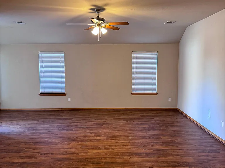 1712 Riviera Ln — Photo 2