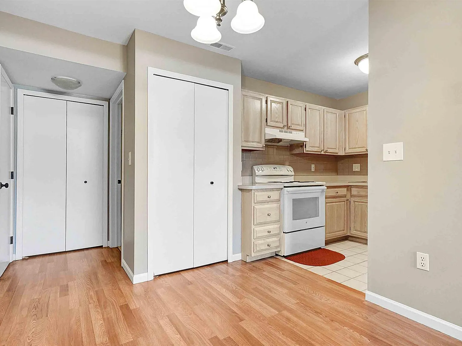 2 bed, 1.5 bath, 1120 sqft, $1,400 — Photo 4