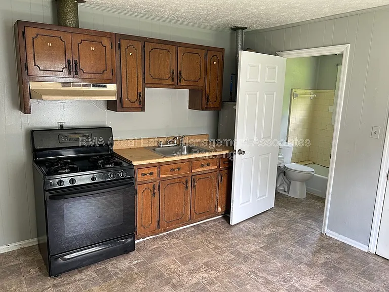 1111 Dewey St #B — Photo 5
