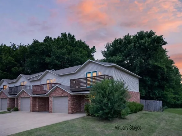 820 W Peachtree Dr, Fayetteville, AR 72703