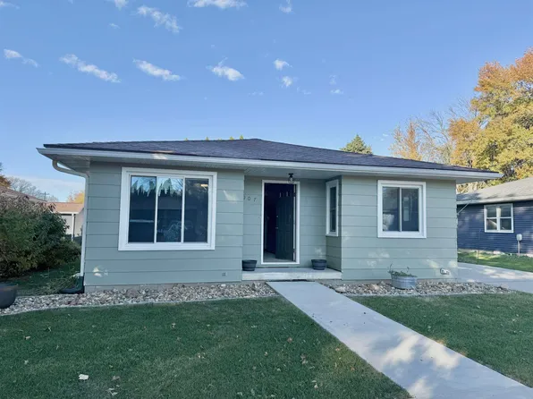 907 F Ave, Grundy Center, IA 50638