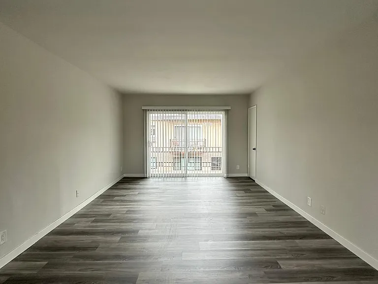 Encino Royal — Photo 20