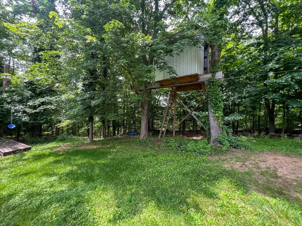 Edgeworth Ln, Cambridge, OH 43725