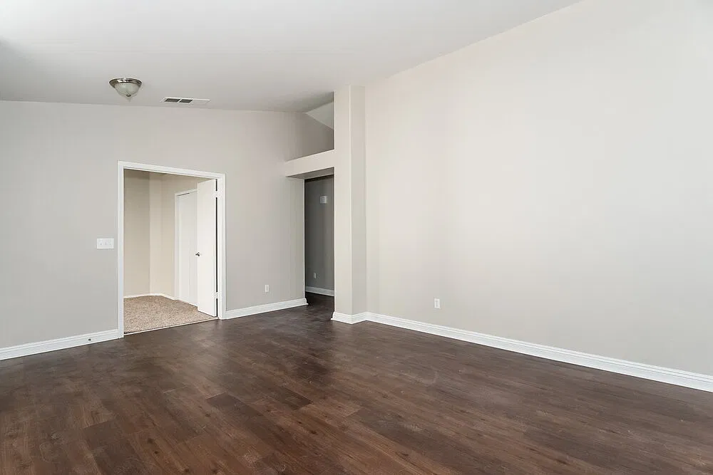 3 bed, 2.0 bath, 1322 sqft, $2,670 — Photo 3