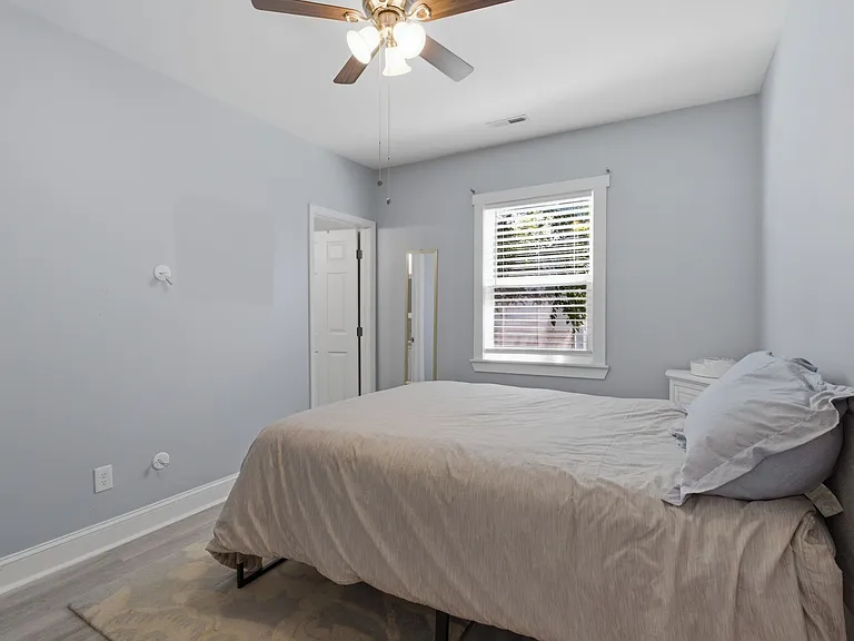 131 Eastmoreland St — Photo 15