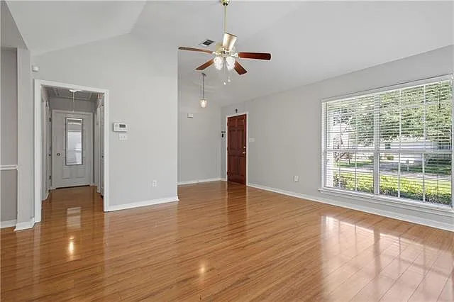 102 Woods Dr — Photo 4