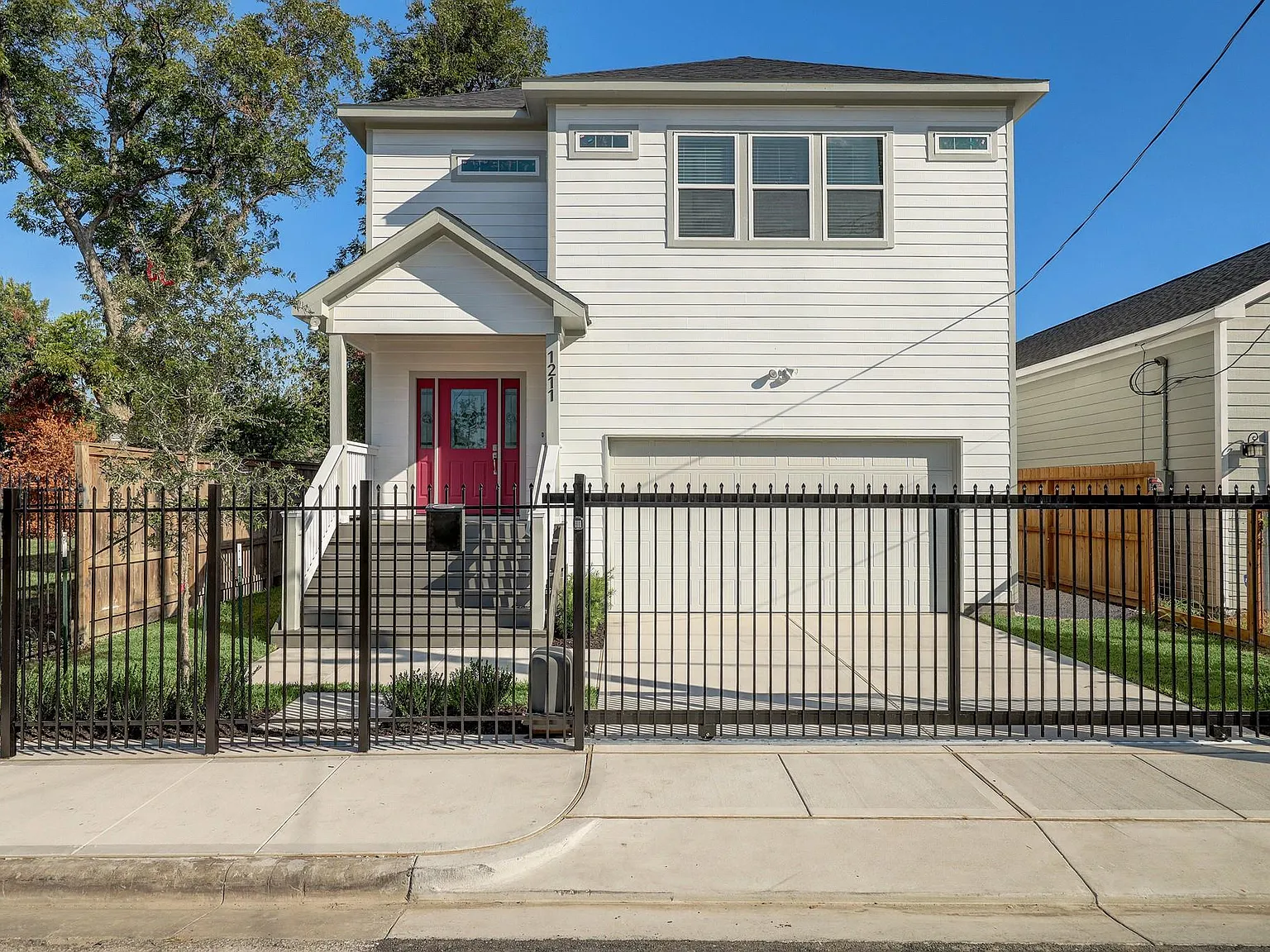 3 bed, 2.5 bath, 1973 sqft, $2,600 — Photo 1