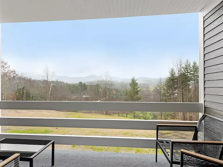 167 E Countryside Rd — Photo 25