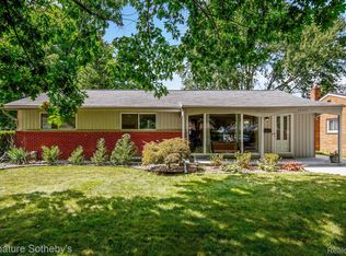 32467 Halmich Dr, Warren, MI 48092