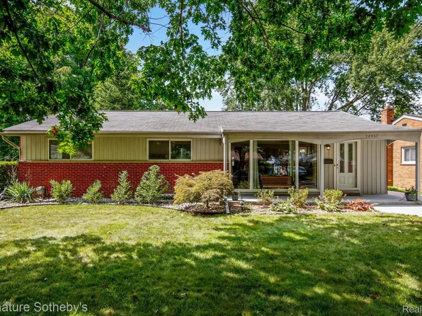 32467 Halmich Dr, Warren, MI 48092