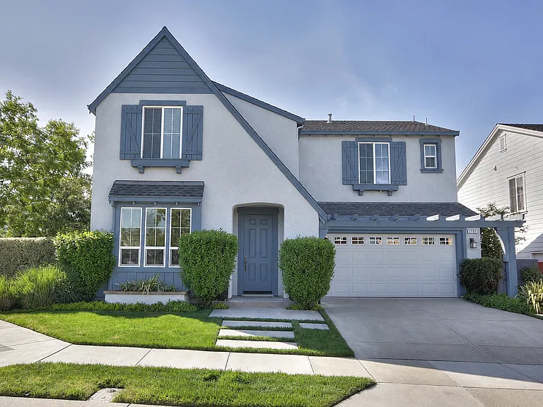 Welcome to this beautifully maintained corner-lot home in Windemere.