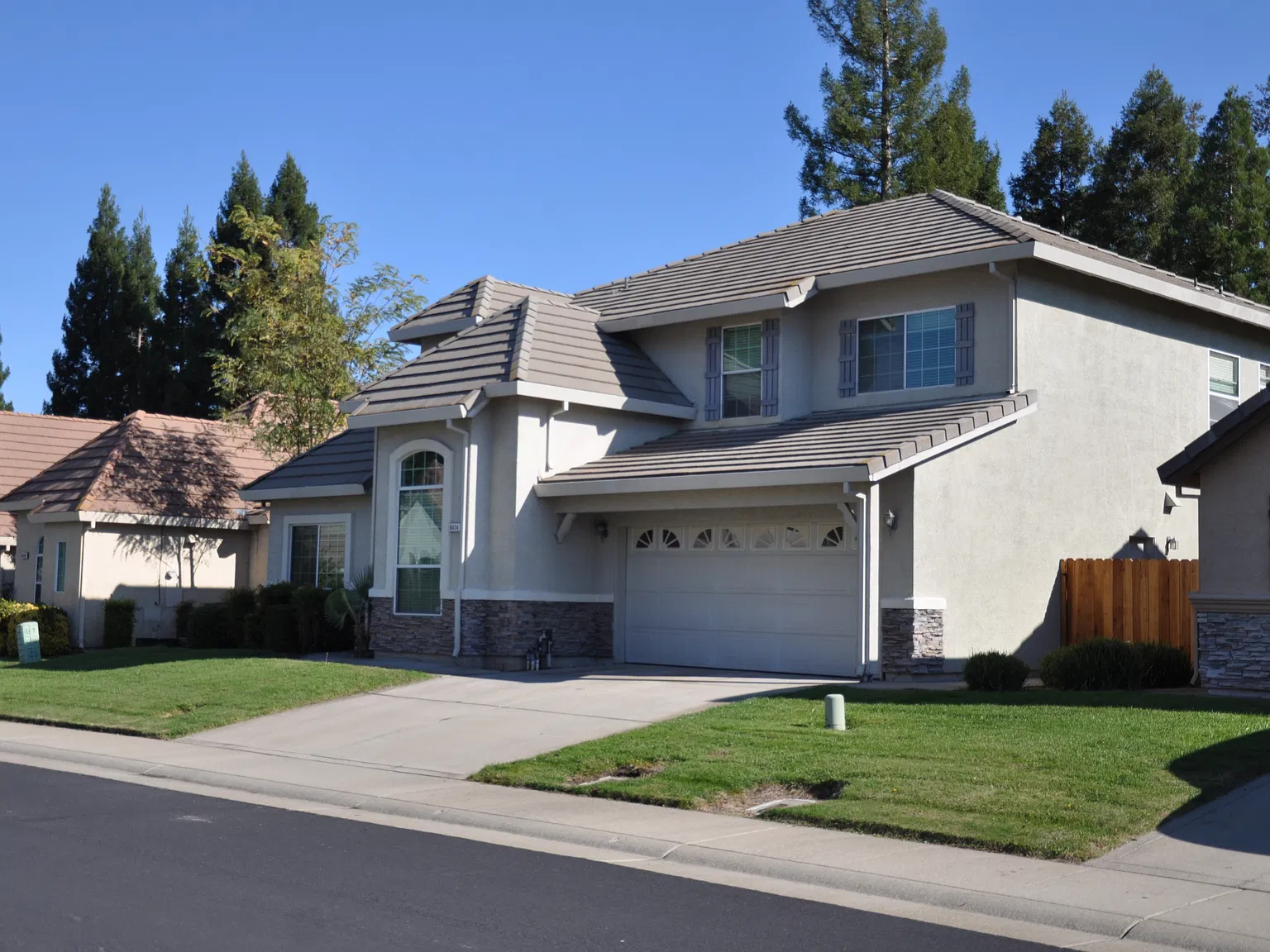 4 bed, 2400 sqft, $3,500 — Photo 3