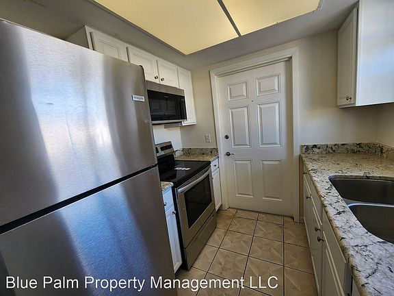 4th image of 2591 N Oleander Ave Unit 1