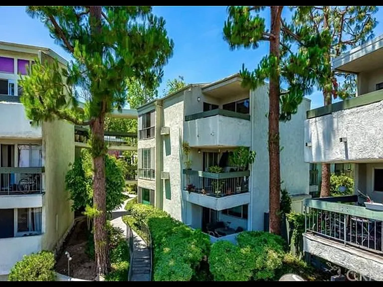 4900 Overland Ave #242 — Photo 5