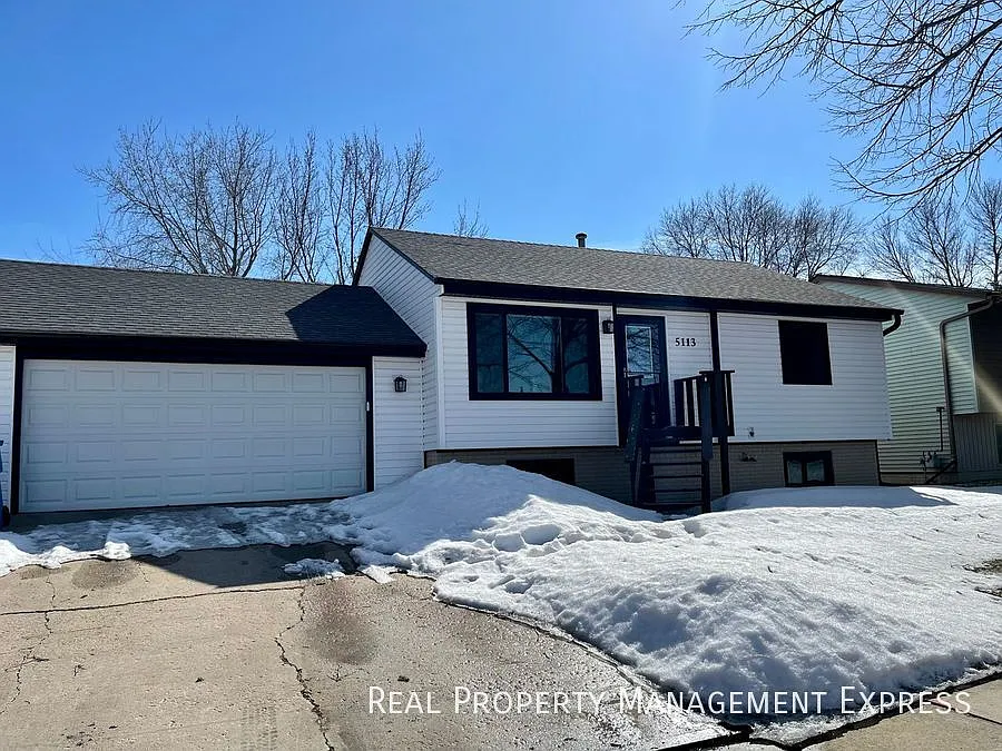 Newly Upgraded 3 Bedroom 2 Bath Home South West Sioux Falls — Photo 2