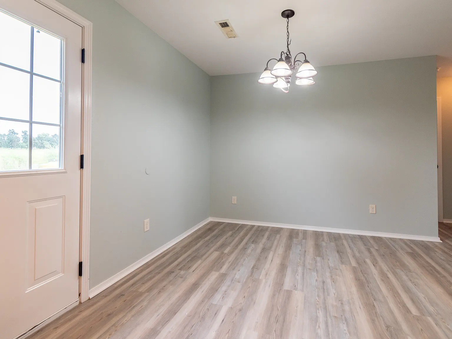 3 bed, 1220 sqft, $1,750 — Photo 3