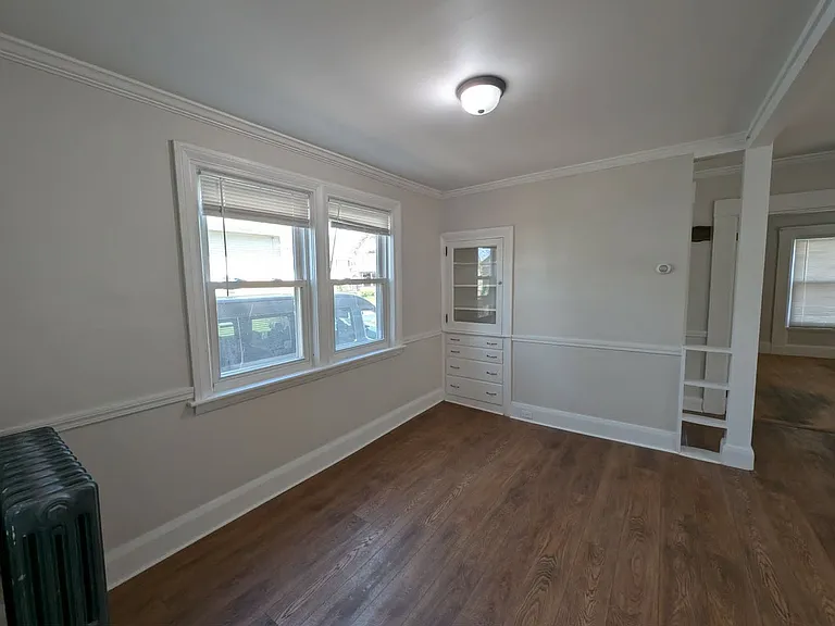 258 Essex St — Photo 14