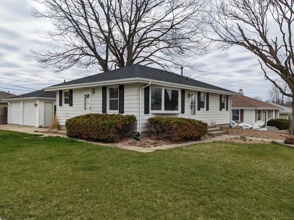 336 29th St NW, Cedar Rapids, IA 52405