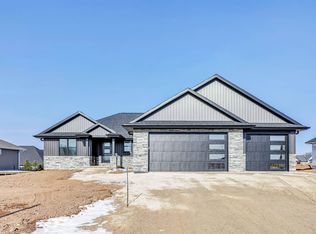 1685 Sweetbriar Way, Green Bay, WI 54311