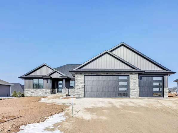 1685 Sweetbriar Way, Green Bay, WI 54311