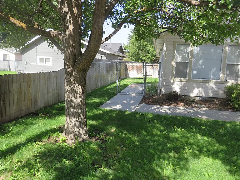 2112 S Longmont Ave — Photo 22