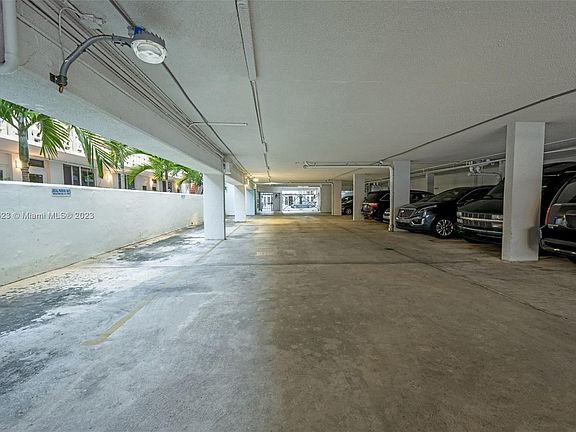 5th image of 335 Collins Ave APT 205