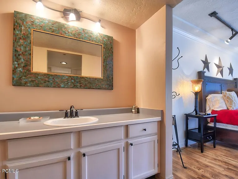 1402 Empire Ave #2A — Photo 9