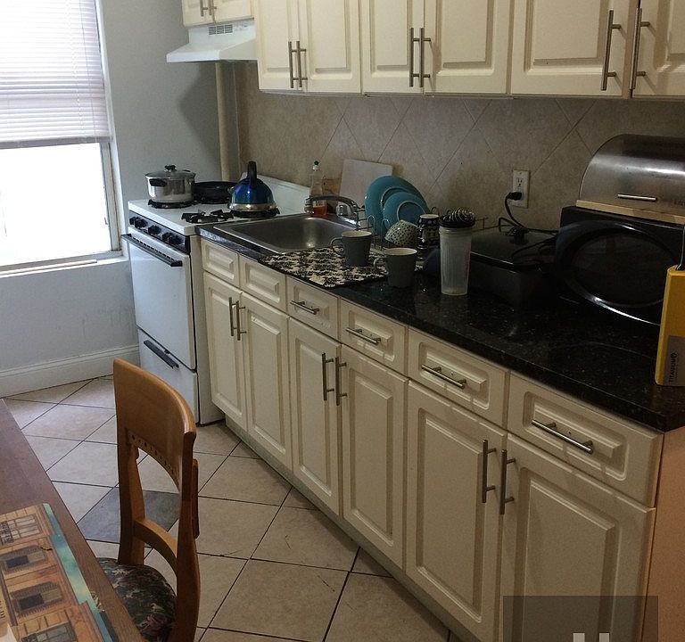 1st image of 421 27th Ave APT 2F