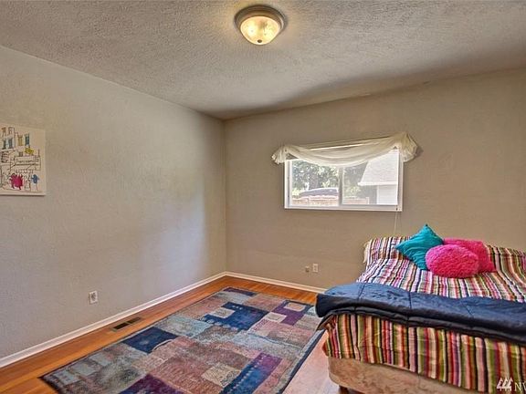 3rd image of 1508 Puget St NE #B