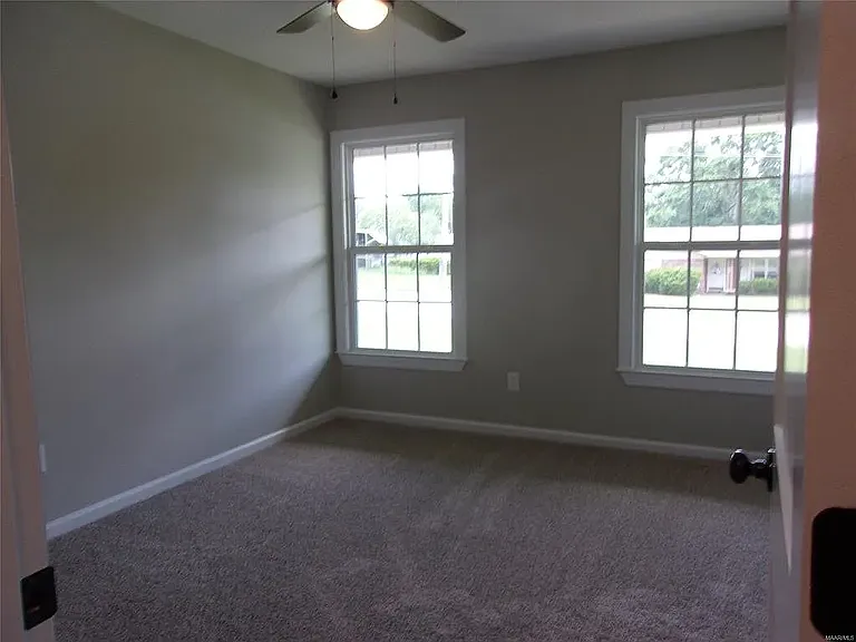 1102 Brooks Cir — Photo 15