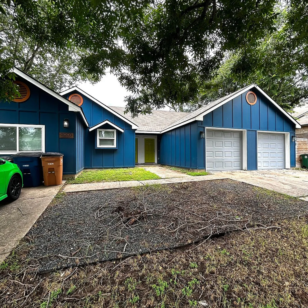 2003 Kirksey - Large new in 2022 home with 2 car garage, fenced year and open spaces. — Photo 3