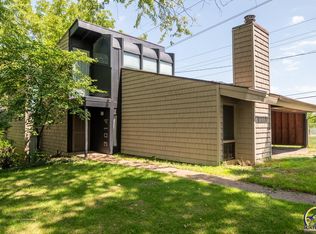 3014 SW Eveningside Dr, Topeka, KS 66614